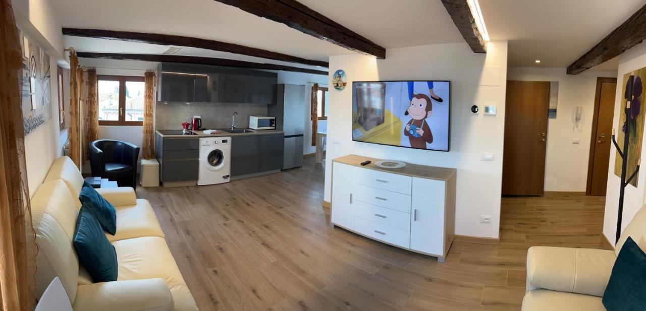 Mori 1 Con Bella Vista Nuovo Appartamento Veneţia Exterior foto